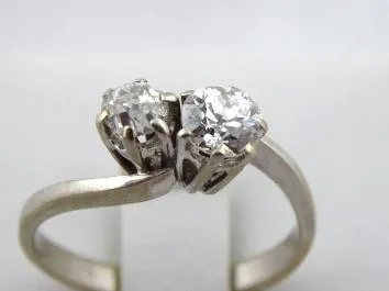 Prsten z bílého zlata s dvěma diamanty 0,75 ct - 5