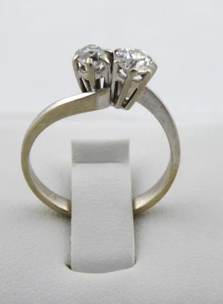 Prsten z bílého zlata s dvěma diamanty 0,75 ct - 6