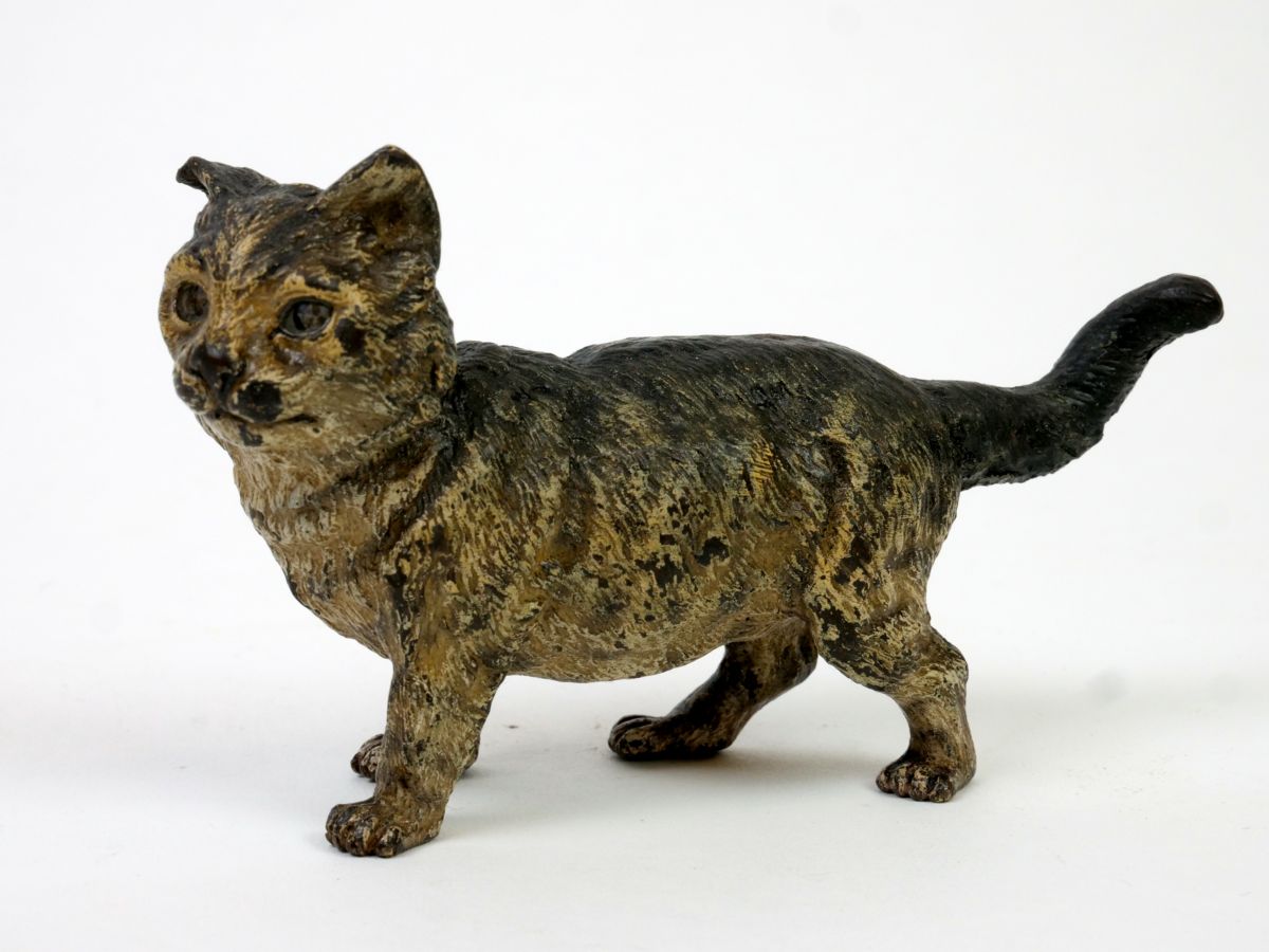 Bronzová figurka kočky