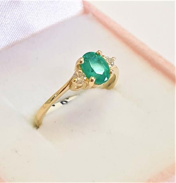 Krásný zlatý prsten s přírodním smaragdem+brilianty