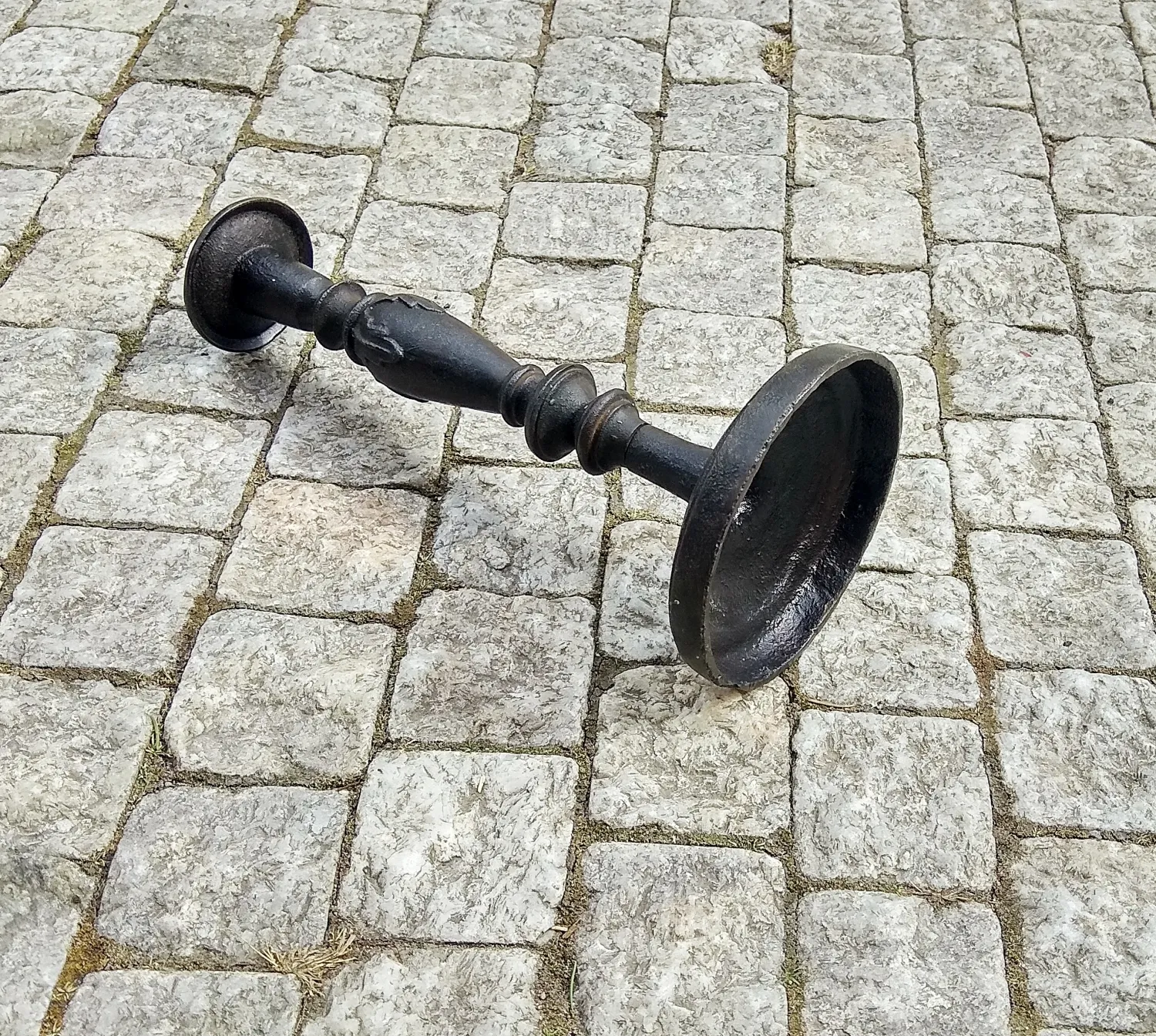 Svícen litina, umělecká práce - 4