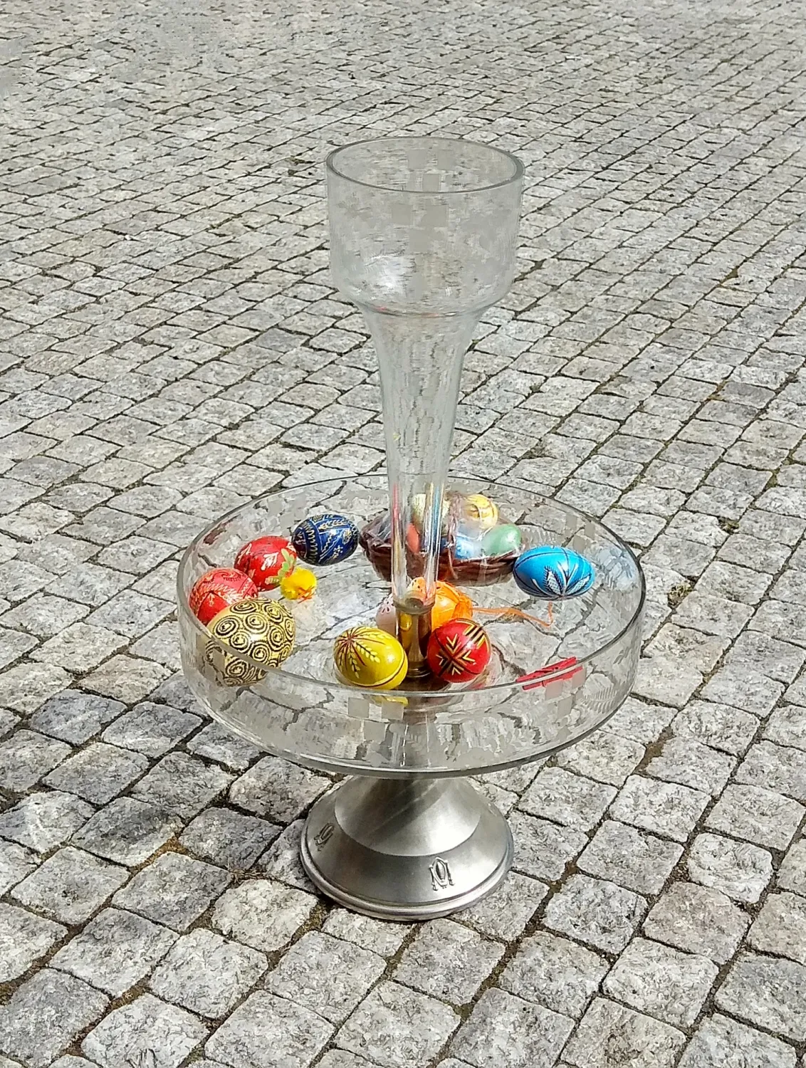 Skleněný secesní nástolec s vyjímatelnou skleněnou vázou na květiny - 3