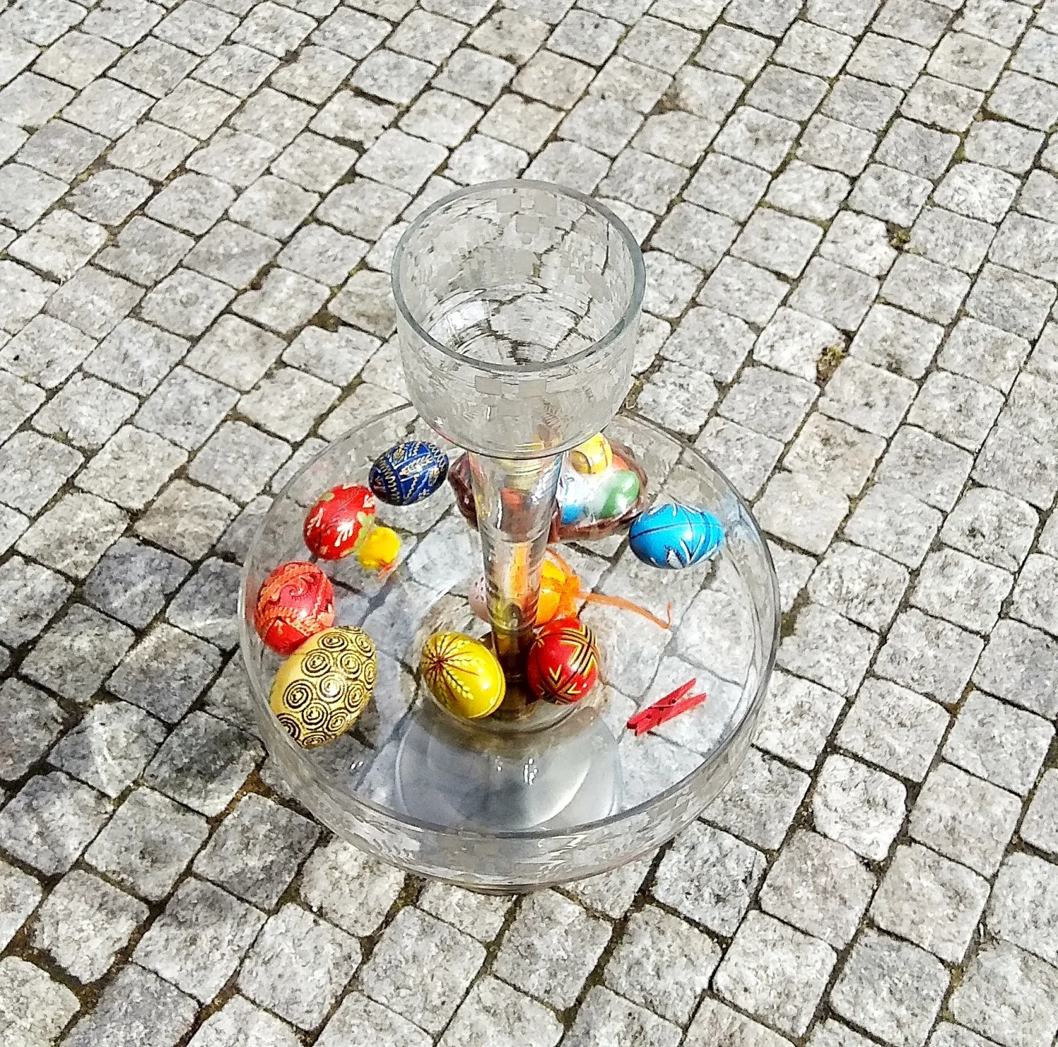 Skleněný secesní nástolec s vyjímatelnou skleněnou vázou na květiny - 4