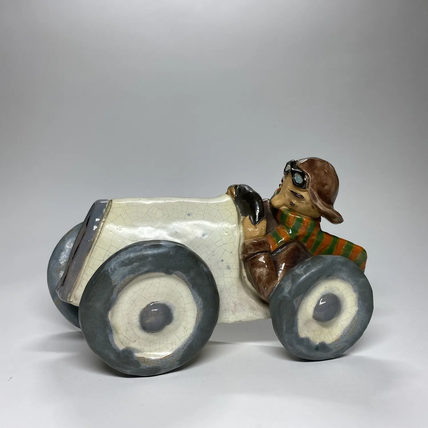 Art deco automobilový závodník