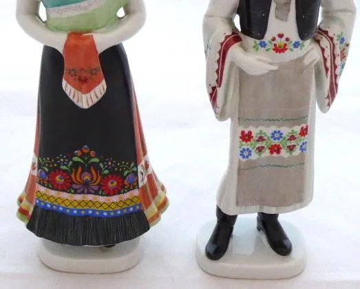 Mládenec a dívka v maďarském kroji – Hollóháza - 4