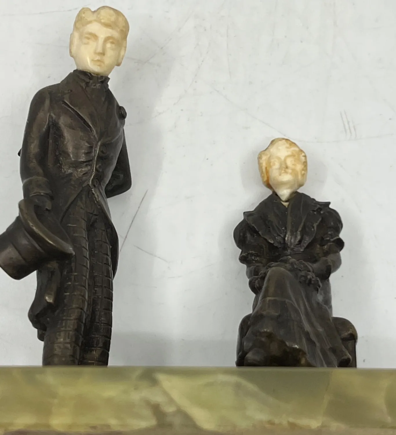 Galantní pár – bronz – kost - 4