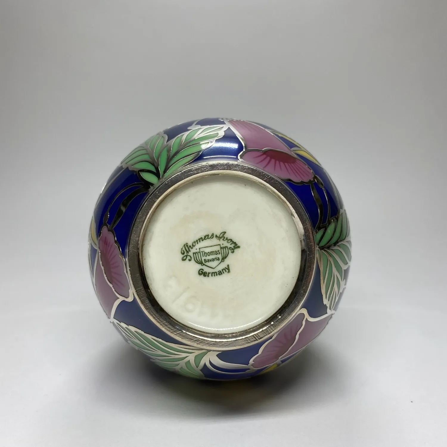 Porcelánová váza s emailovým květinovým vzorem doplněný stříbrem – Thomas Ivory - 8
