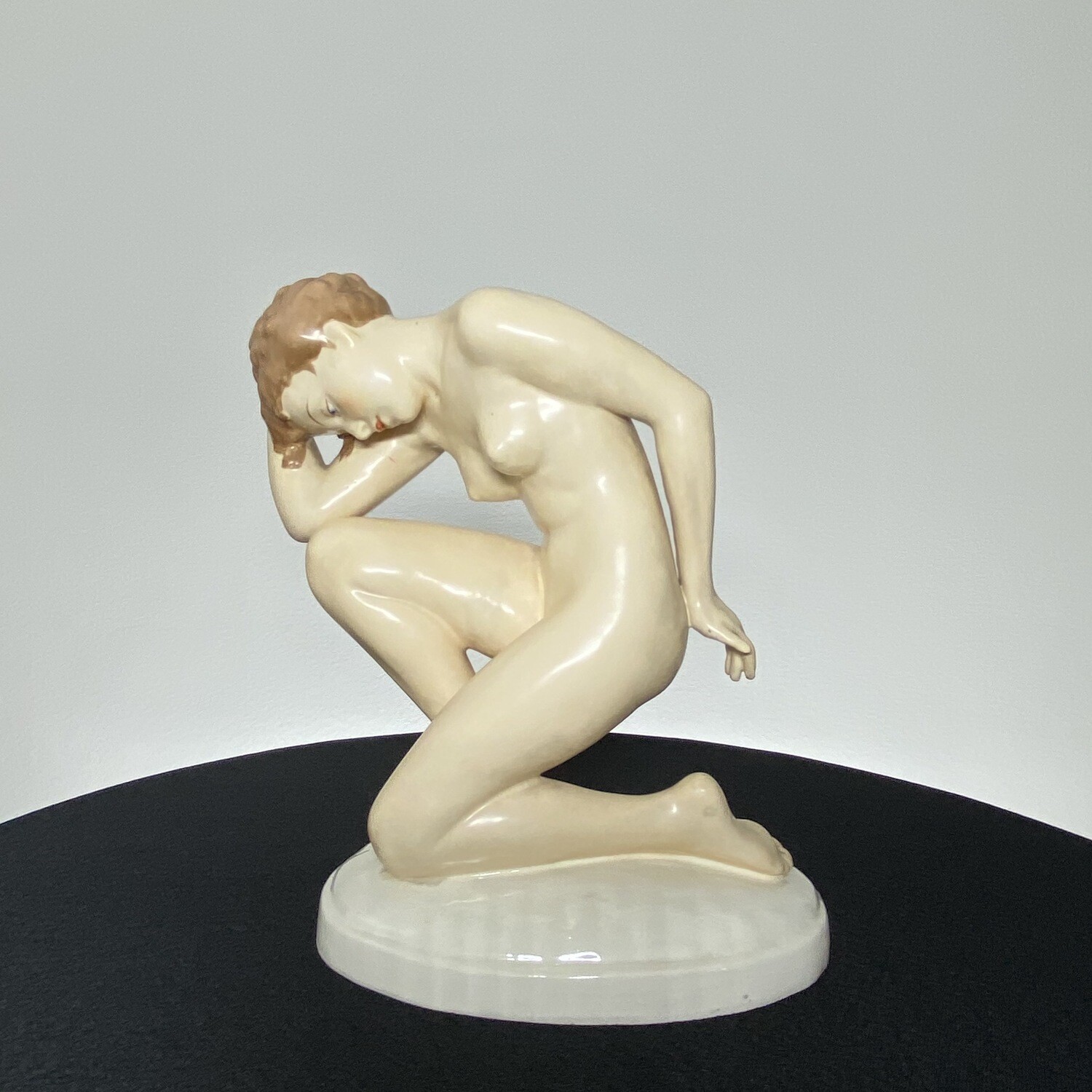 Art deco porcelánová socha nahé ženy – Royal Dux