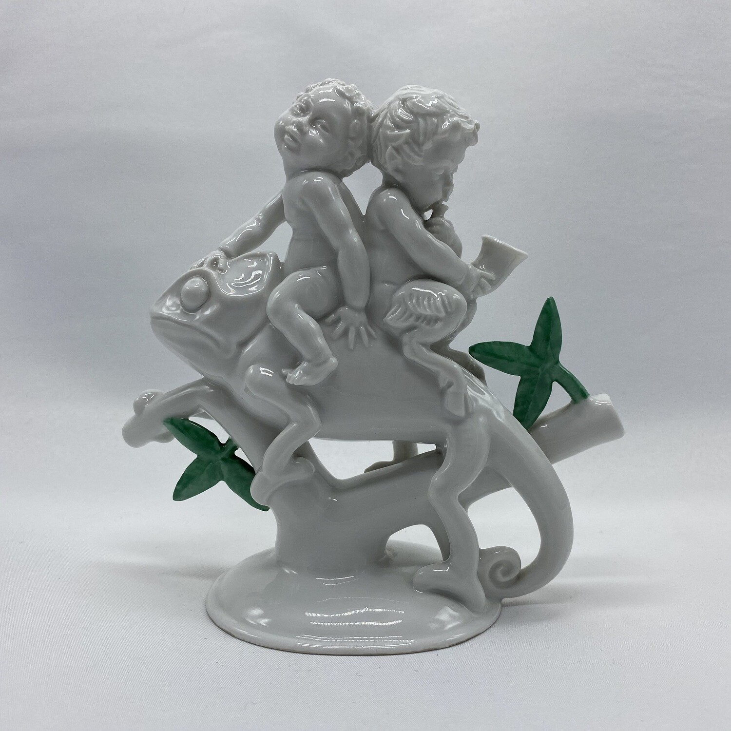 Art deco porcelánová socha dětí a chameleona – W. von Heider/Hutschenreuther