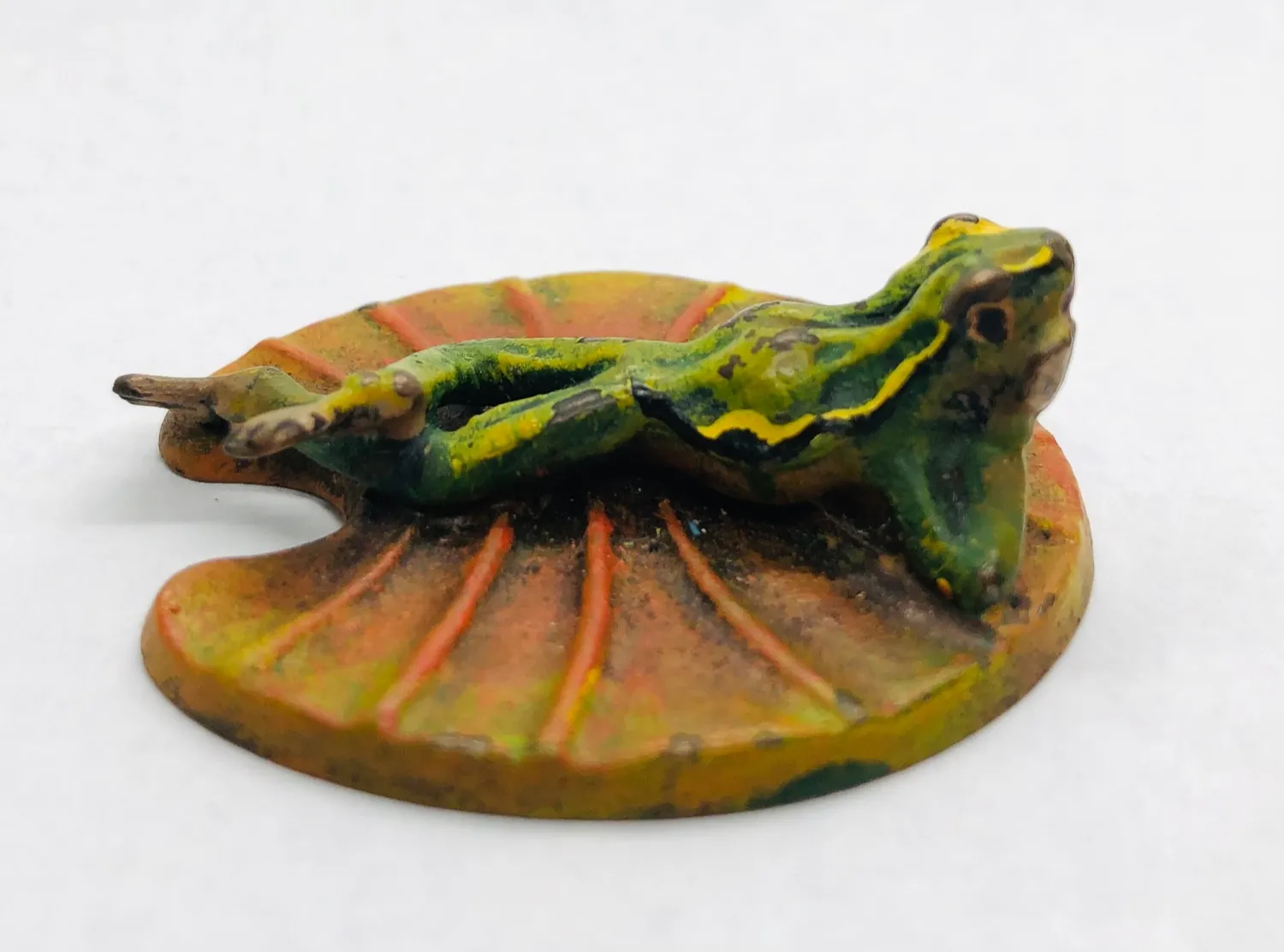 Figurka odpočívající žáby – vídeňský bronz - 3