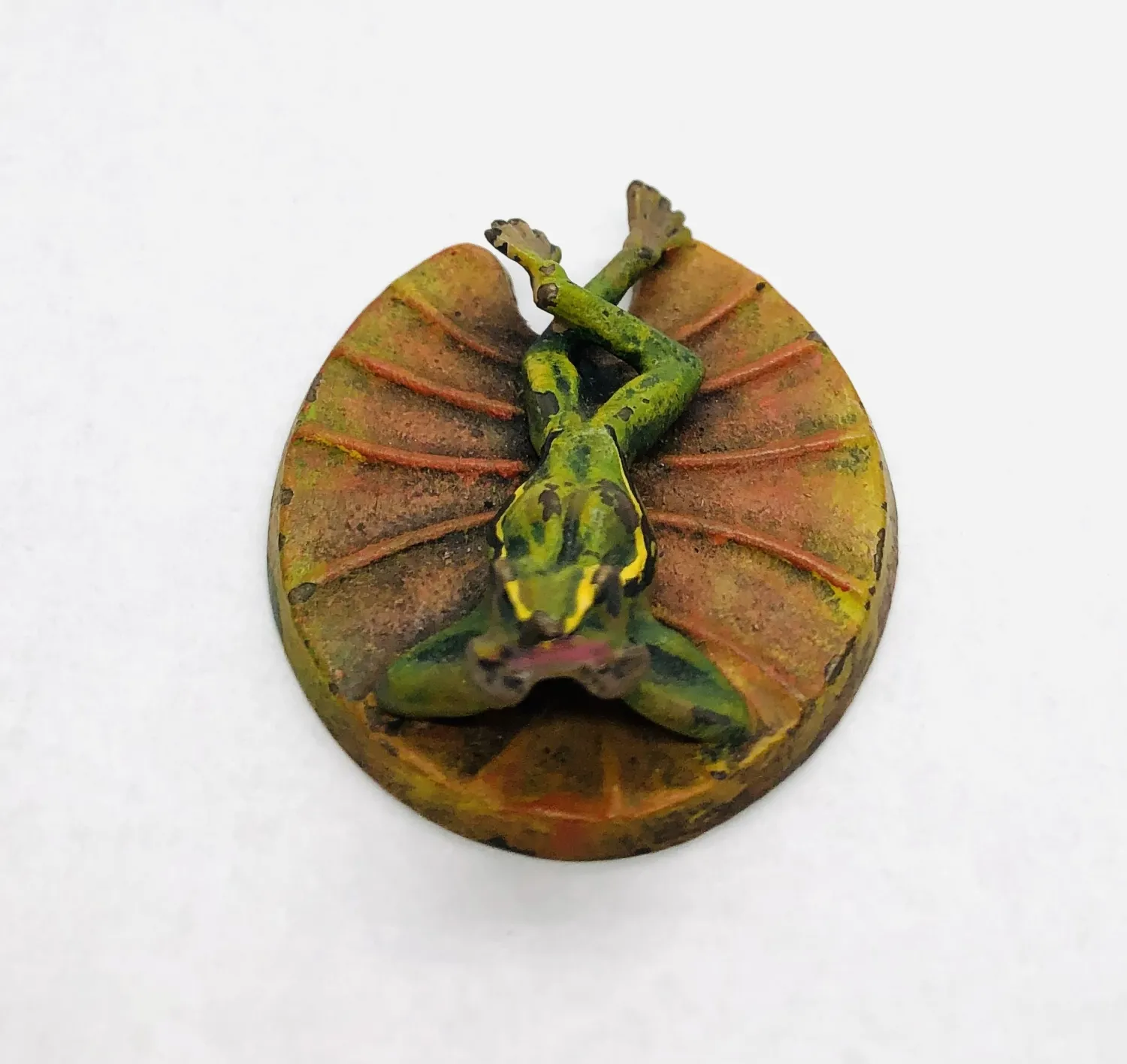 Figurka odpočívající žáby – vídeňský bronz - 4