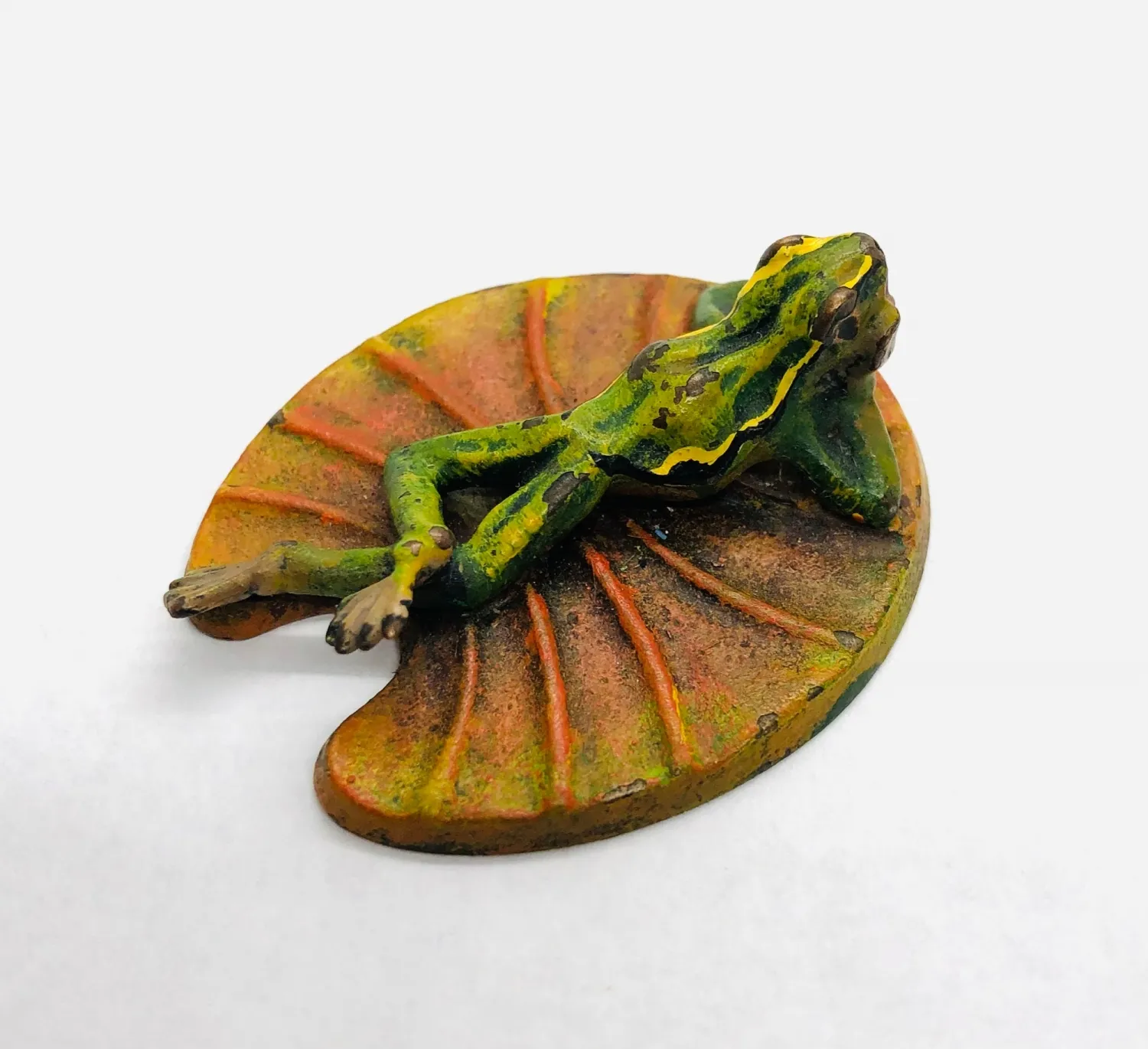 Figurka odpočívající žáby – vídeňský bronz - 6