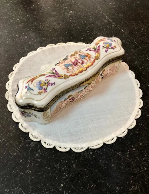 Porcelánová dóza Capodimonte