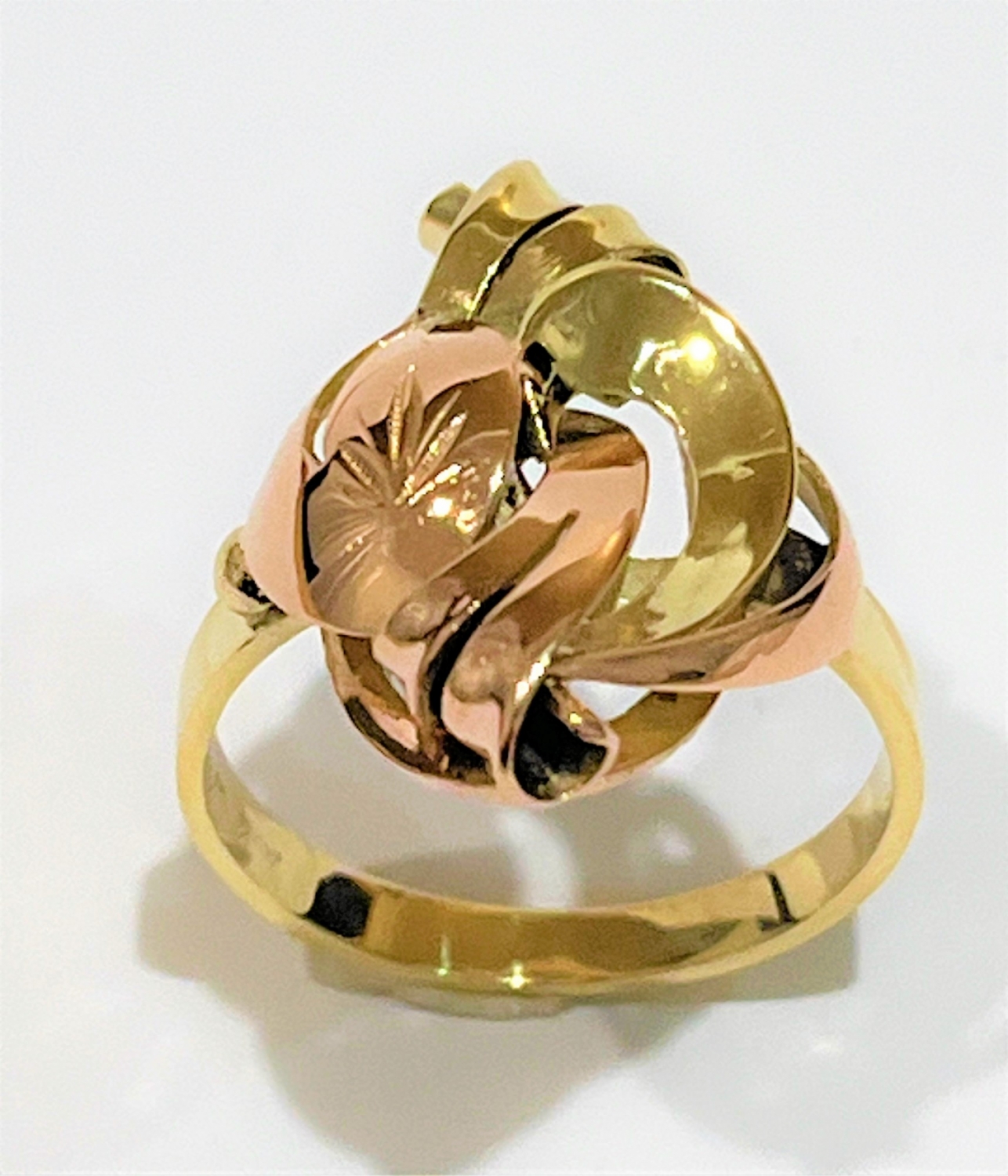 Zlatý dámský prsten – 14 karátů punc. Čejka = 4,03 gramů