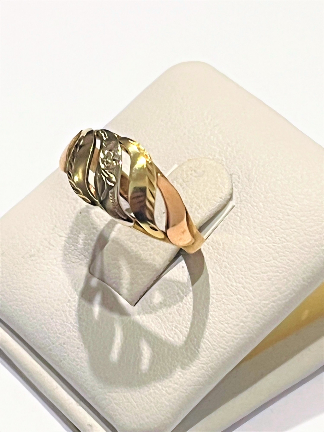 Prsten ze 14 karátového zlata -1,92 gramů - 1