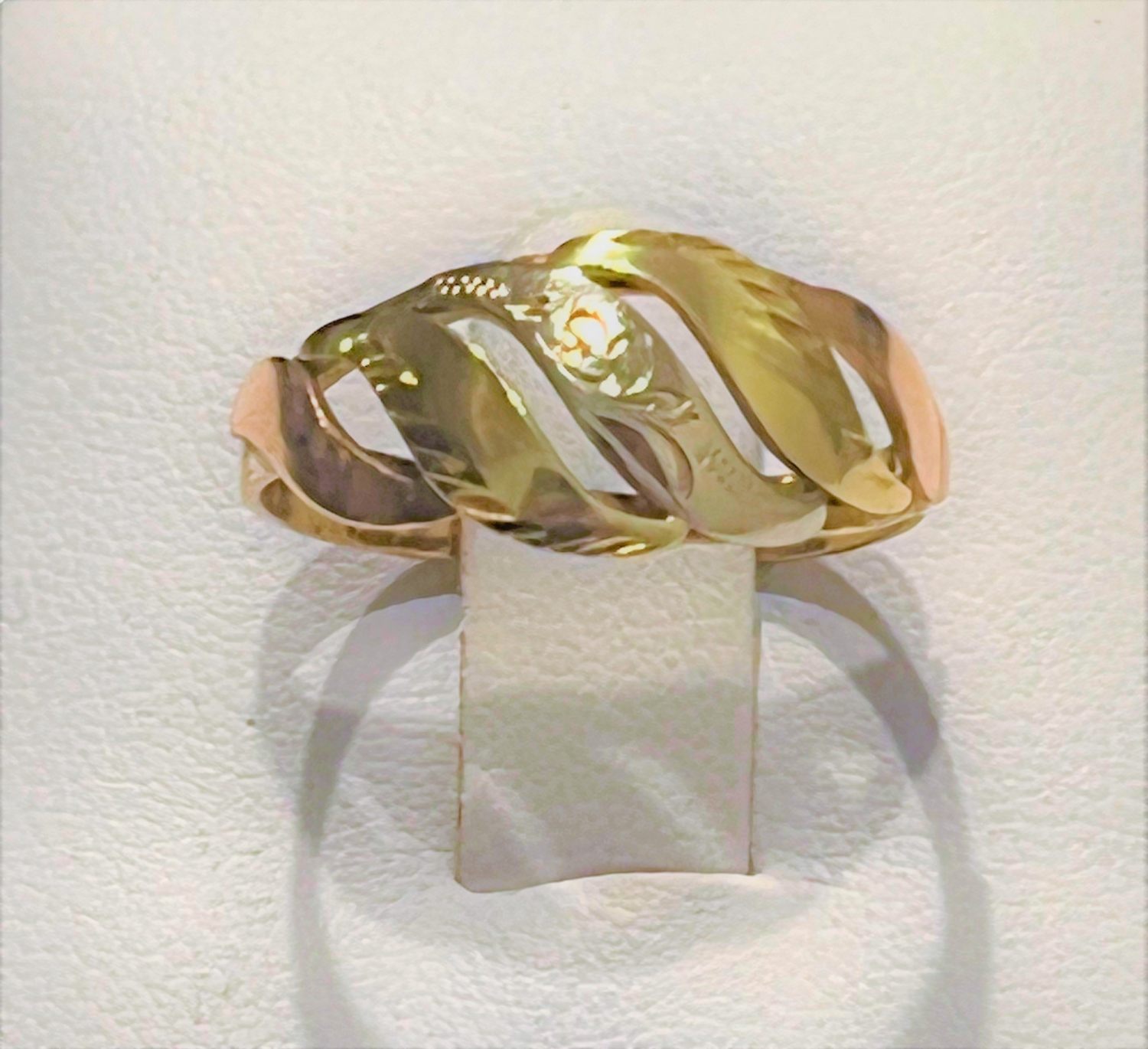 Prsten ze 14 karátového zlata -1,92 gramů - 2