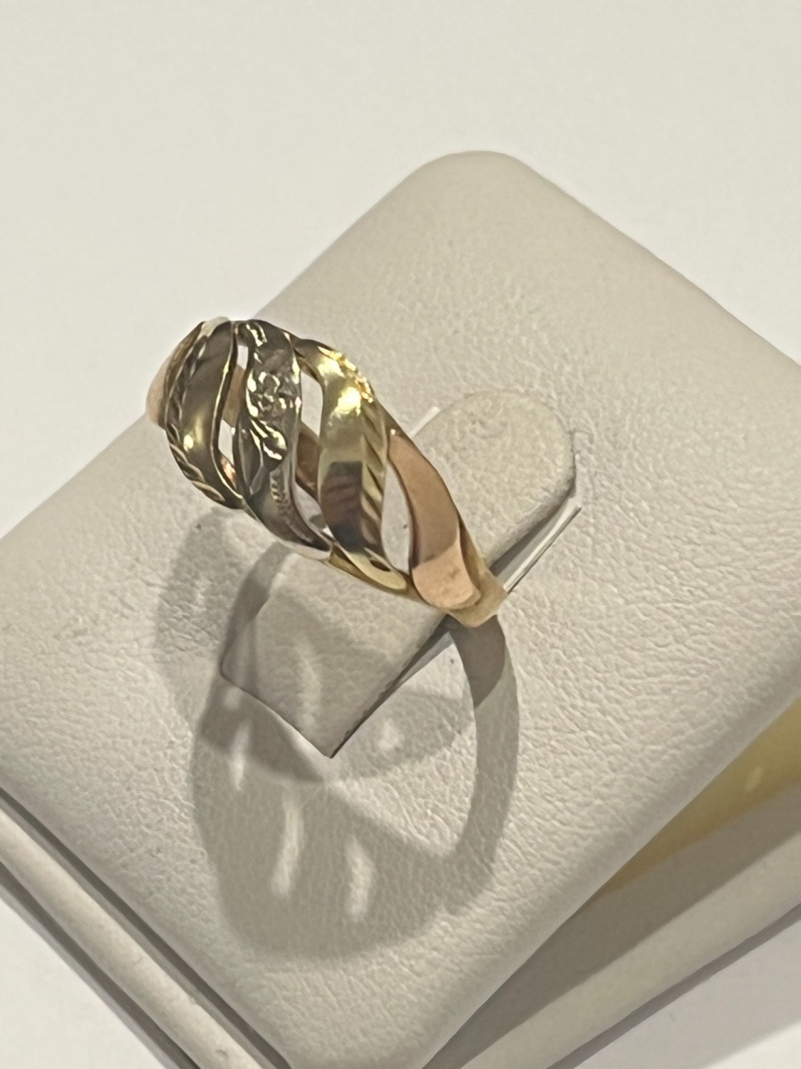 Prsten ze 14 karátového zlata -1,92 gramů - 4