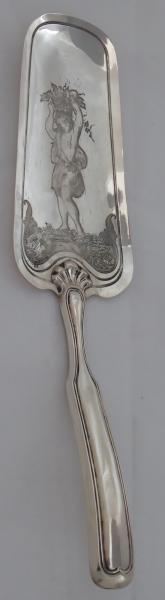 Stříbrná lopatka s figurálním motivem