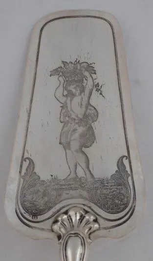 Stříbrná lopatka s figurálním motivem - 3