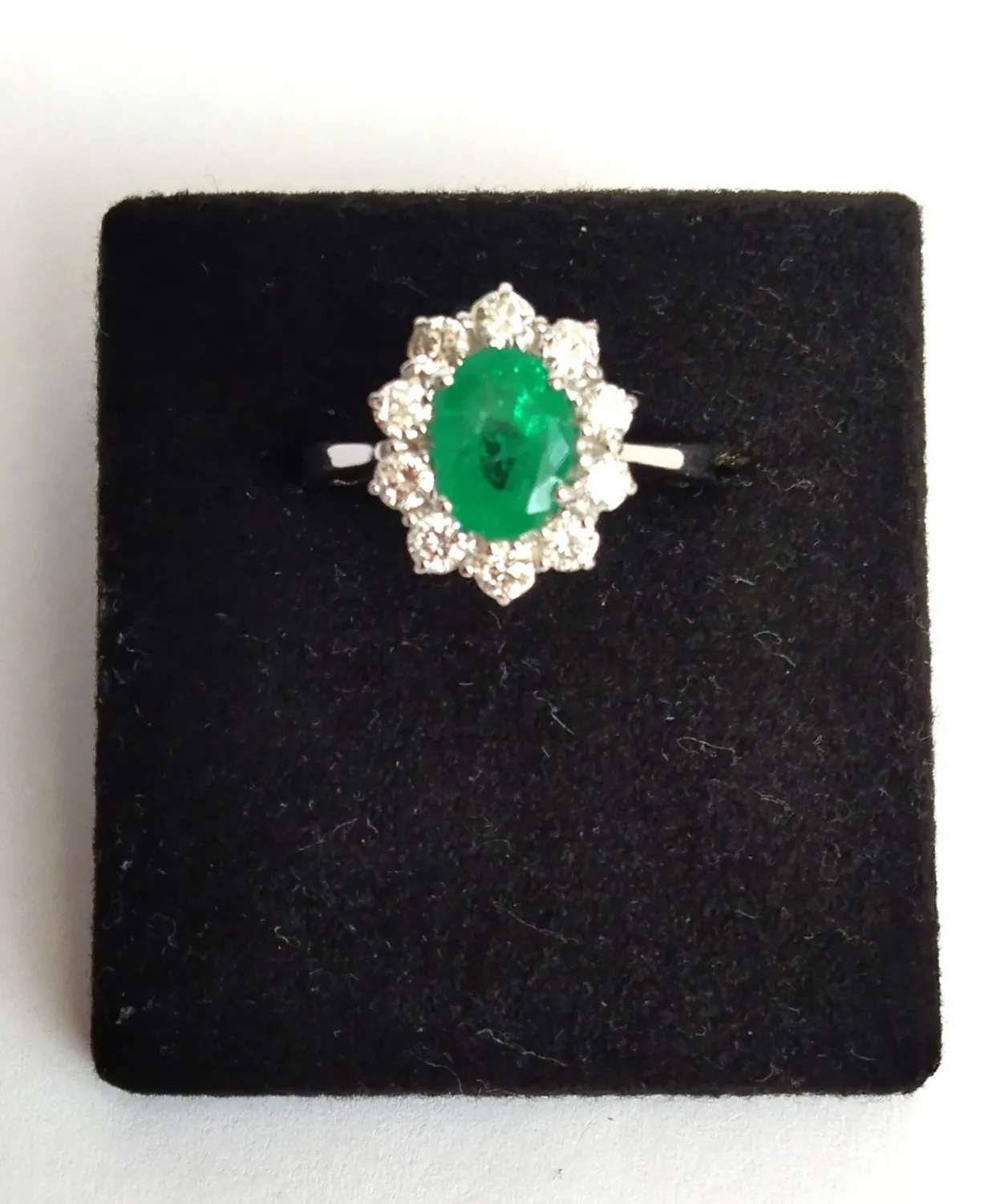 Zlatý prsten se smaragdem a s diamanty, 0,55 ct - 5