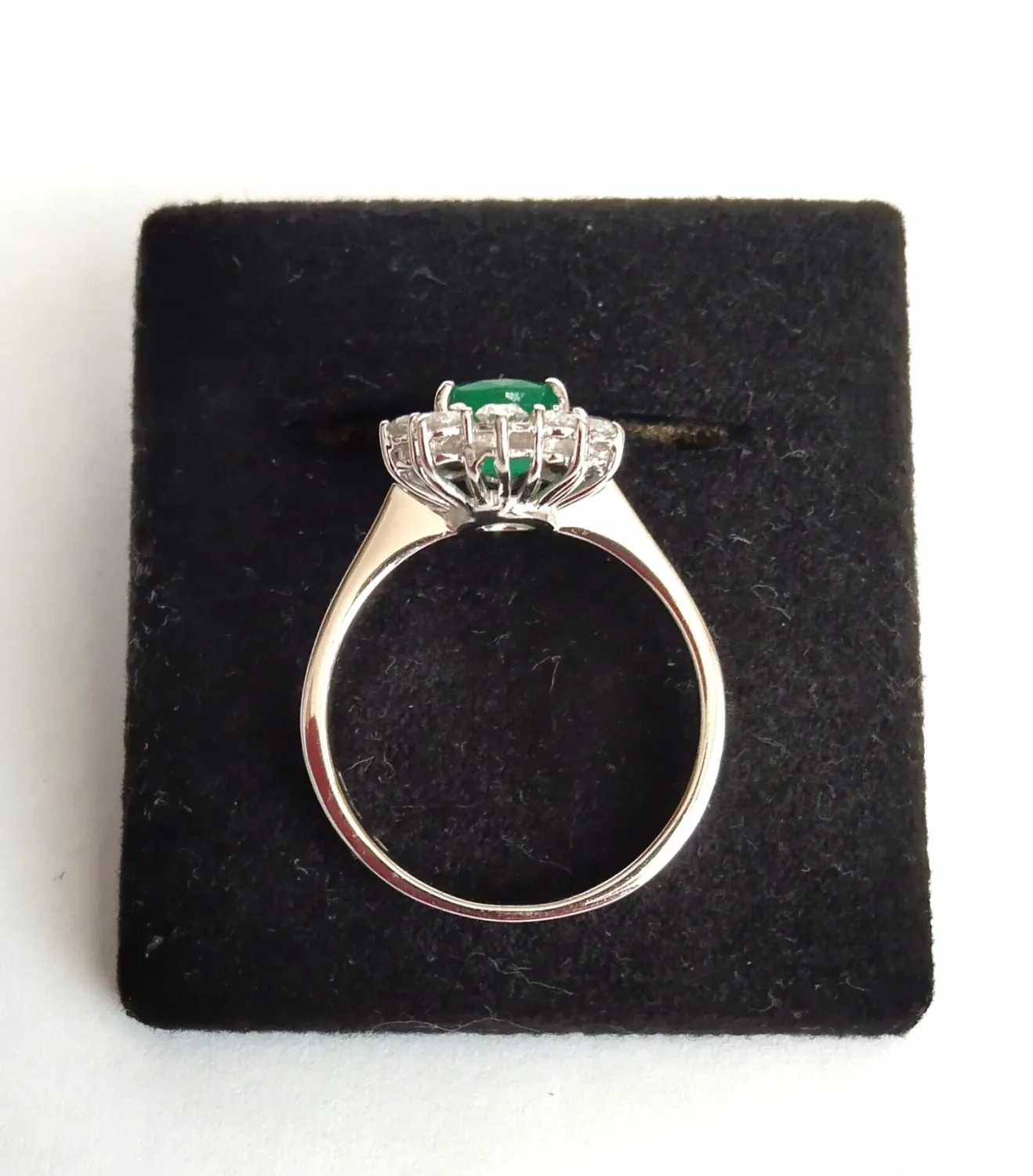 Zlatý prsten se smaragdem a s diamanty, 0,55 ct - 8