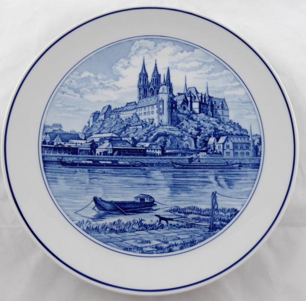 Míšeňský kobaltový talíř s pohledem na město Míšeň