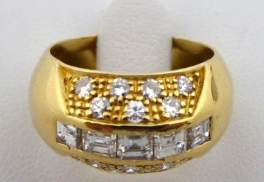 Prsten s diamantovými bagetami a brilianty