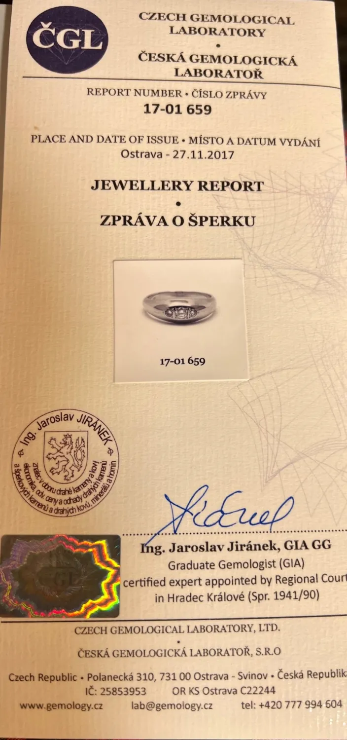 Zlatý prsten se třemi brilianty s certifikátem - 6