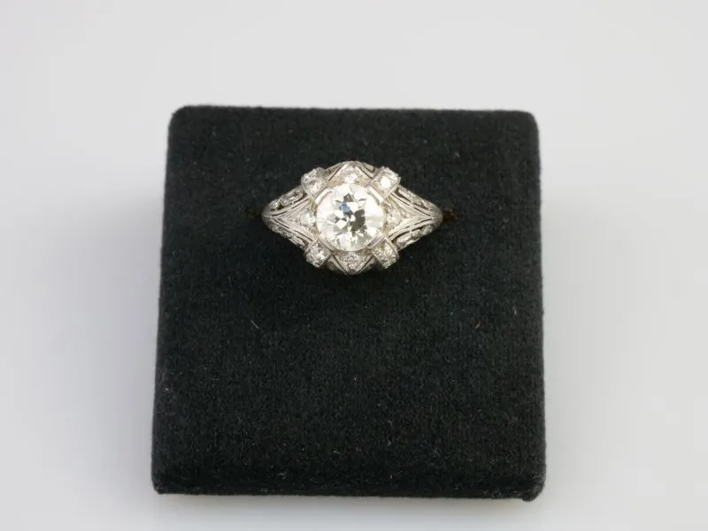 Platinový prsten s diamanty - 2