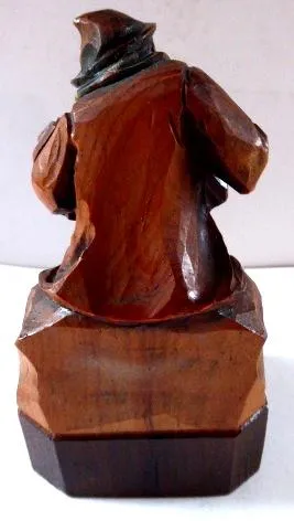 Veselý písničkář hrající na harmoniku - 2