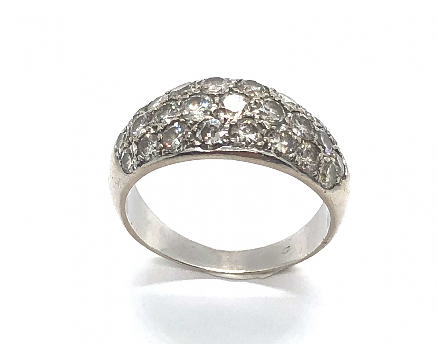 Masivní diamantový prsten