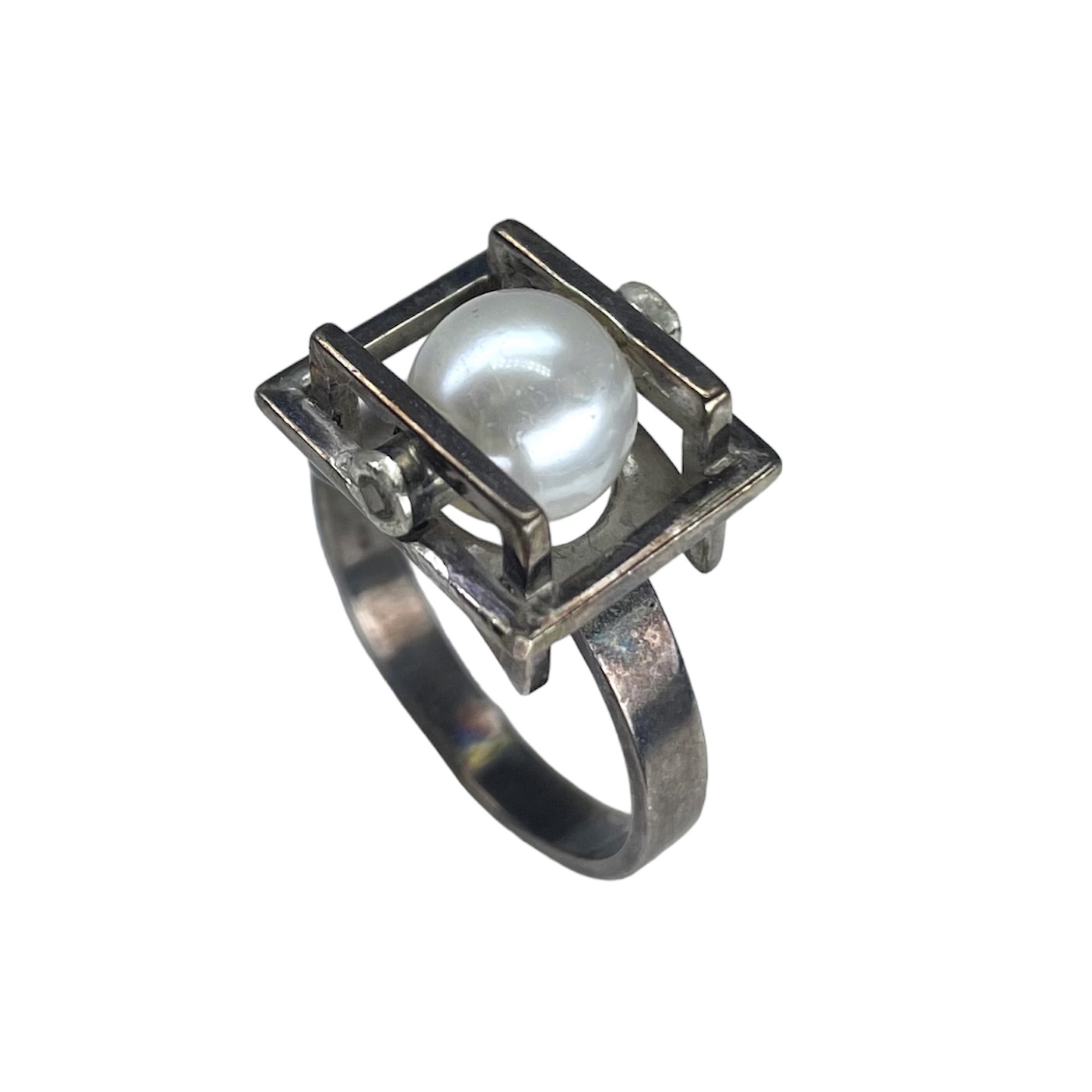 Stříbrný prsten s mořskou perlou