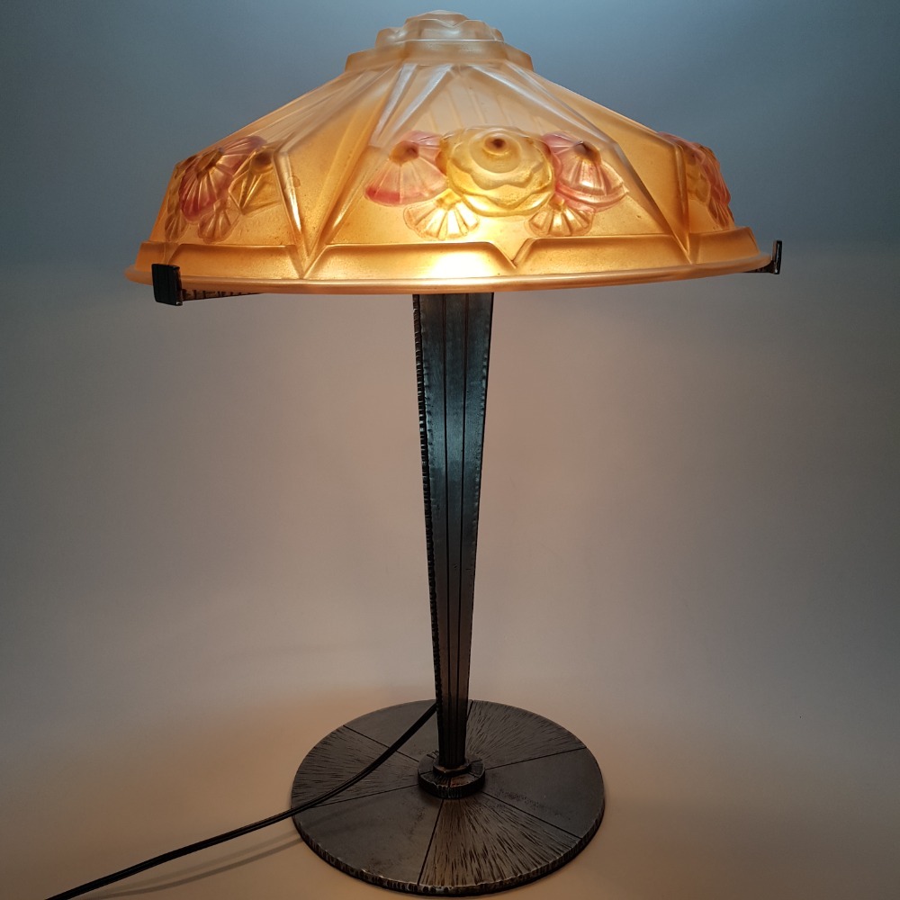 Art deco stolní skleněná lampa – Pierre d´Avesn