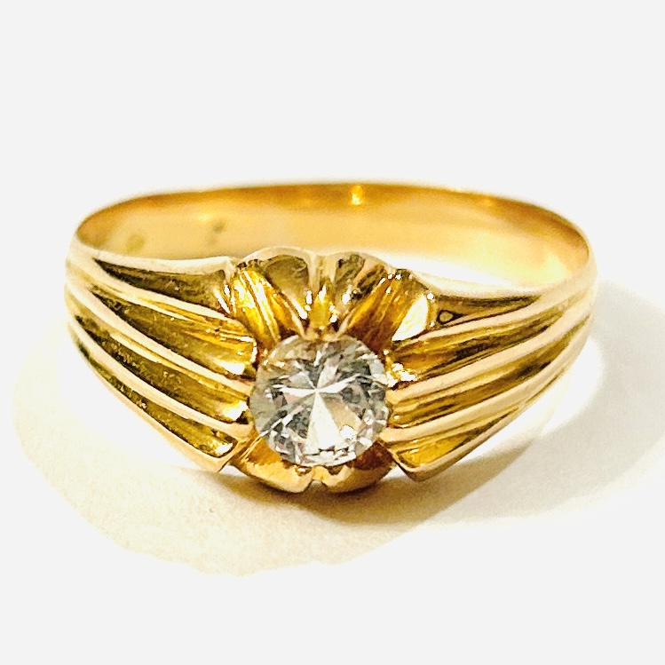 Zlatý starožitný prsten s čirým kamenem