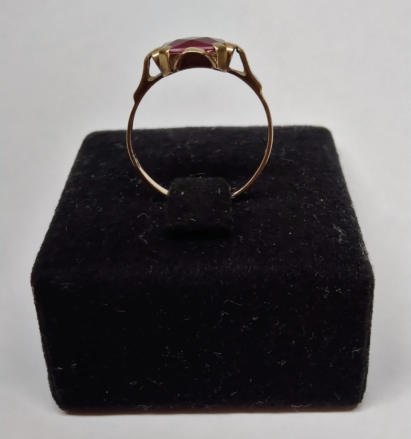 Zlatý prvorepublikový prsten s rubínem - 5