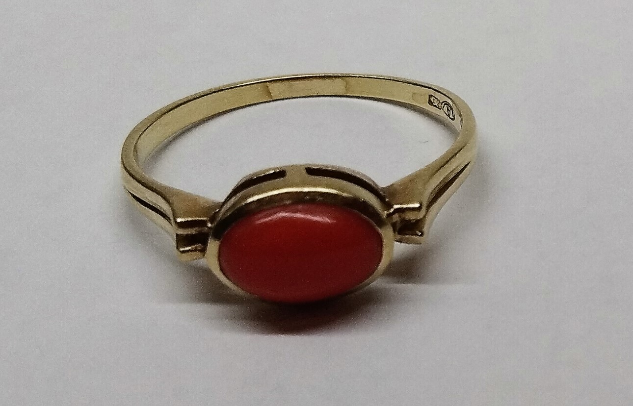 Zlatý prvorepublikový prsten s korálem - 6