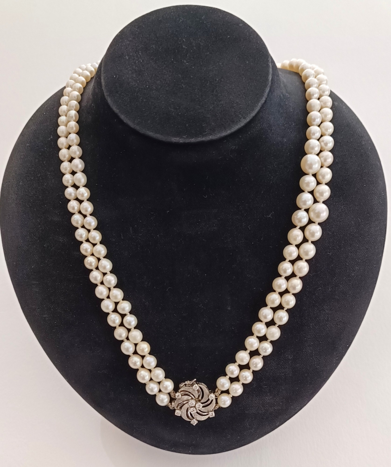 Perlový náhrdelník s brilianty