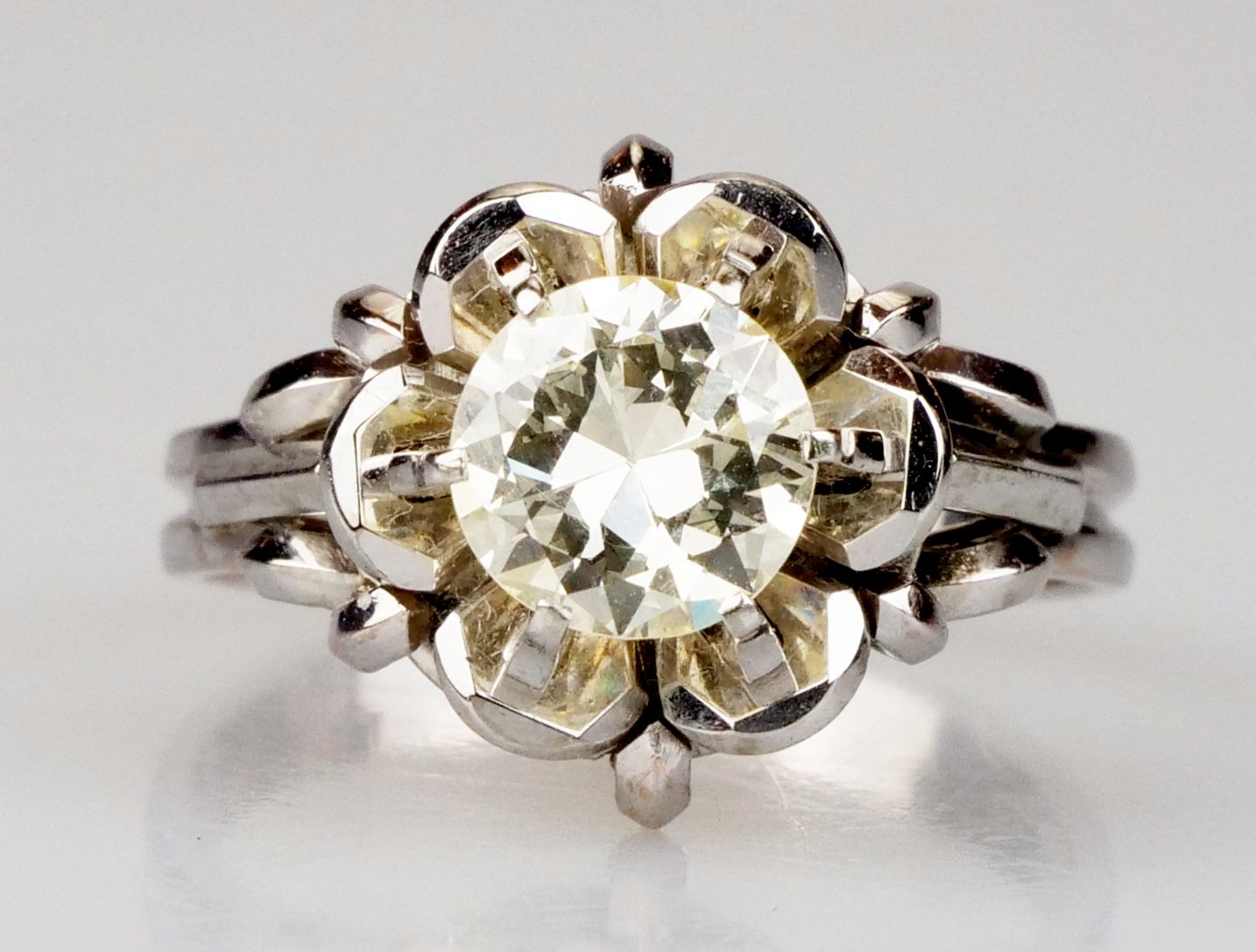 Zlatý prsten se solitérním diamantem - 2