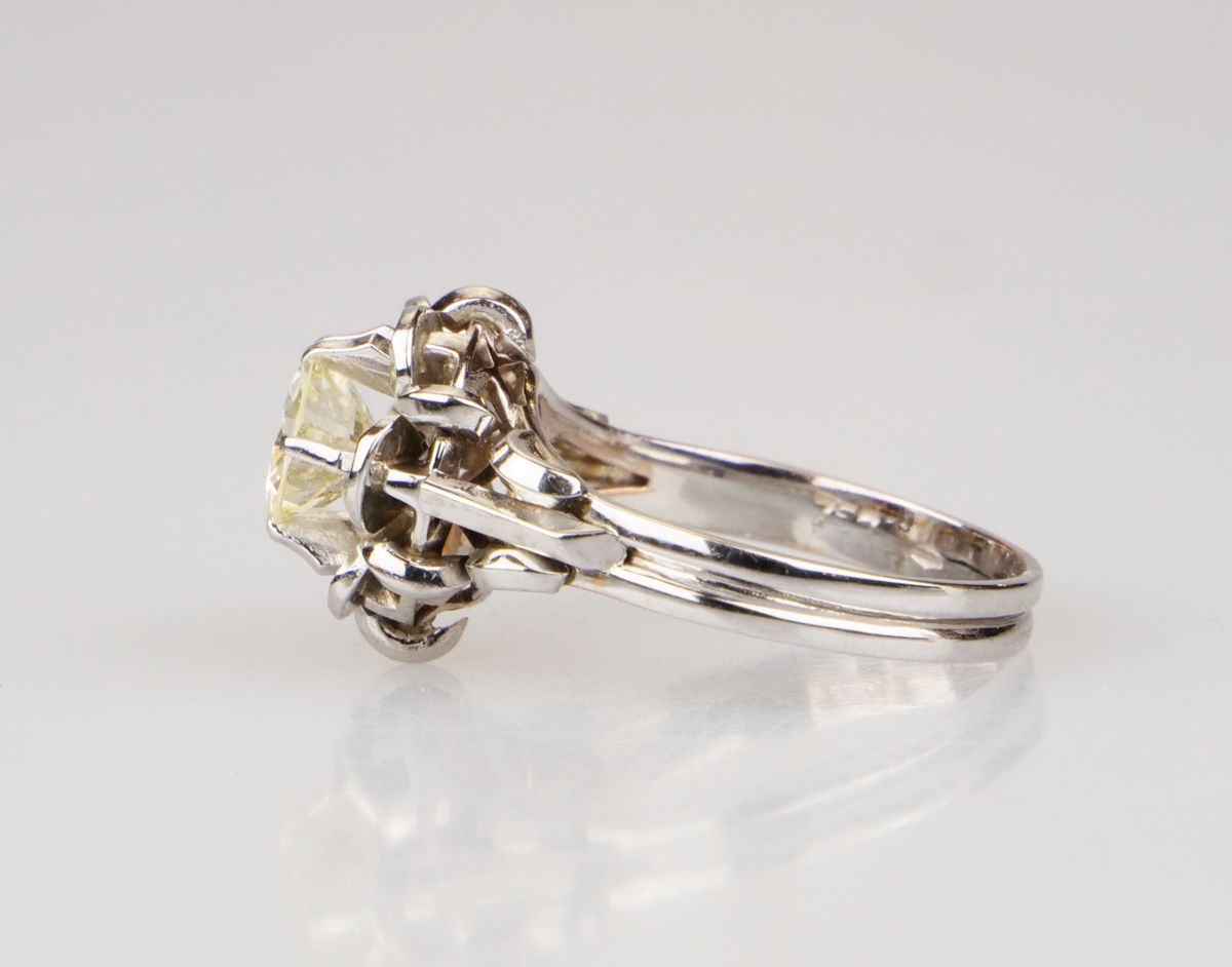 Zlatý prsten se solitérním diamantem - 4