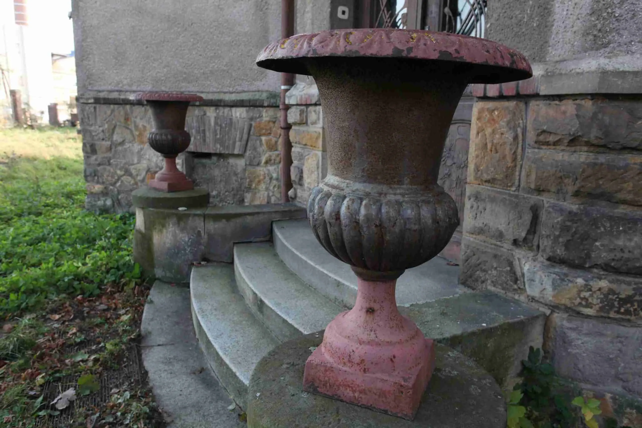 Starožitné litinové zahradní vázy výška 75 cm - 6