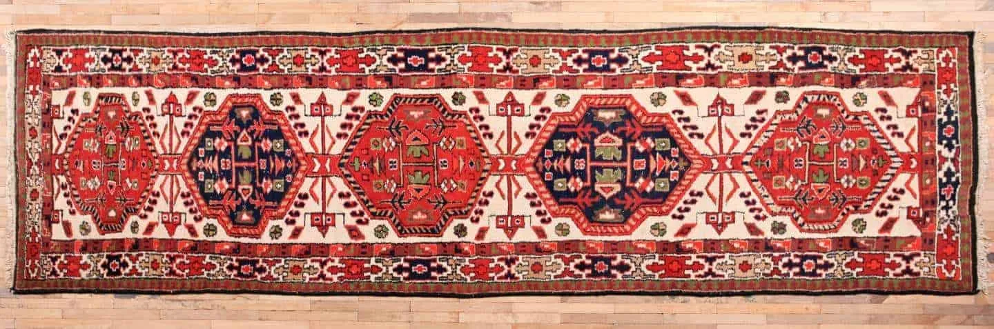 Perský běhoun z Hamedanu. 338 x 90 cm