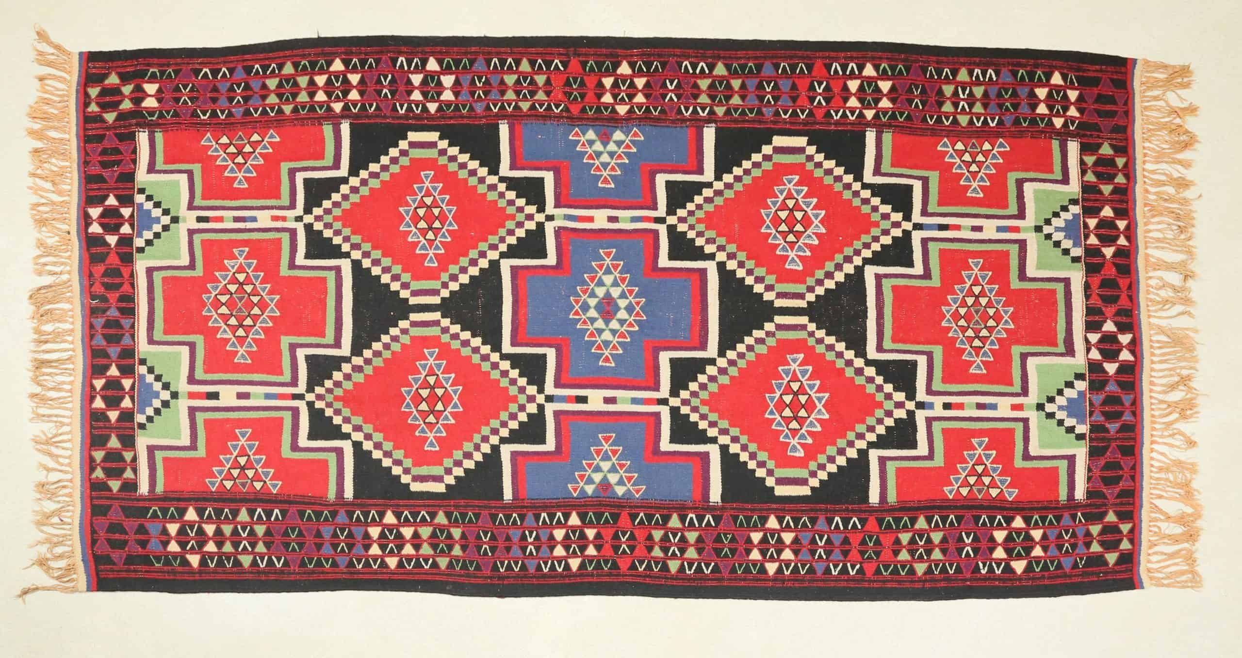 Ručně tkaný koberec z Tuniska s certifikátem 240 x 121 cm