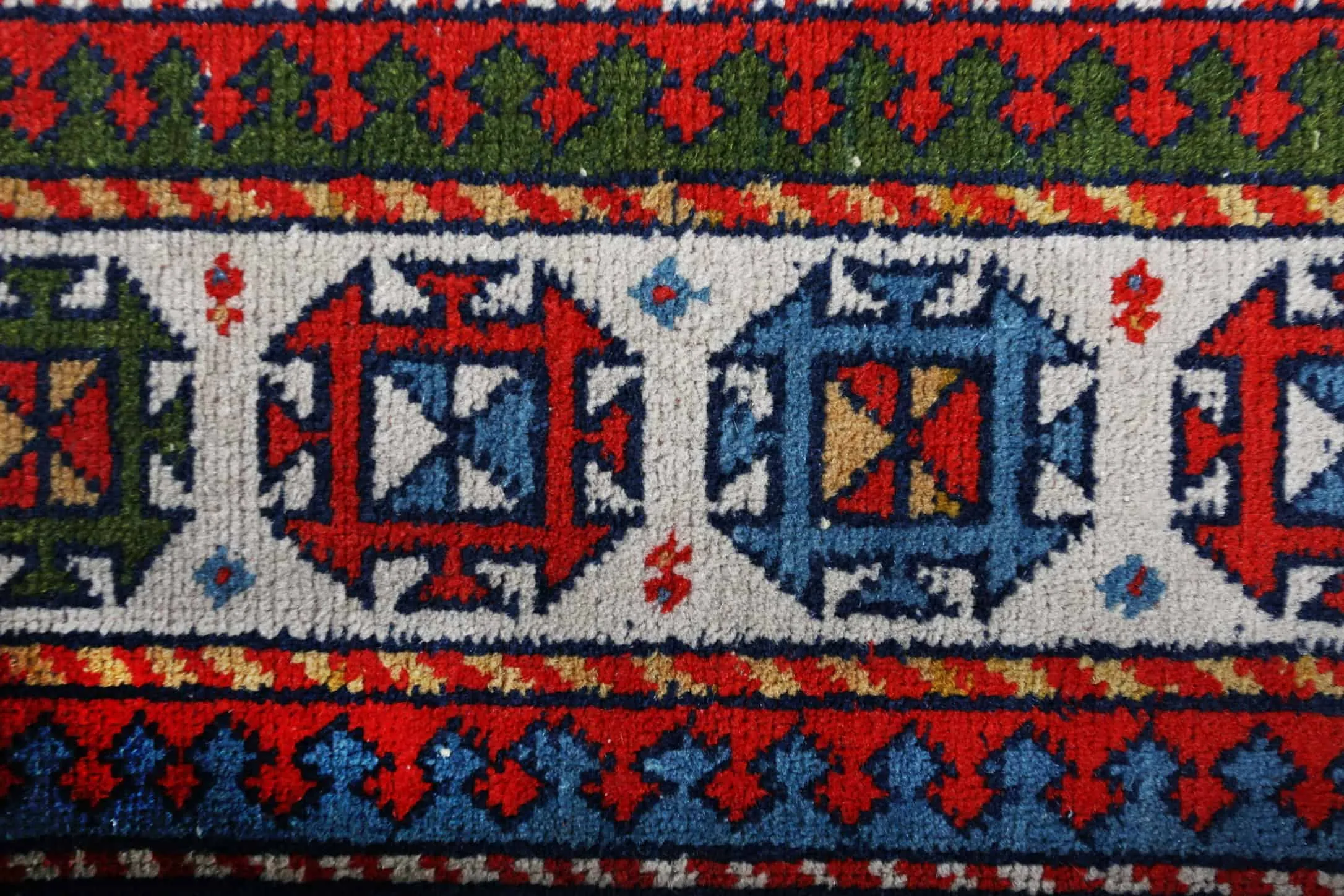 Ručně vázaný zakavkazský koberec 123 x 73 cm - 3