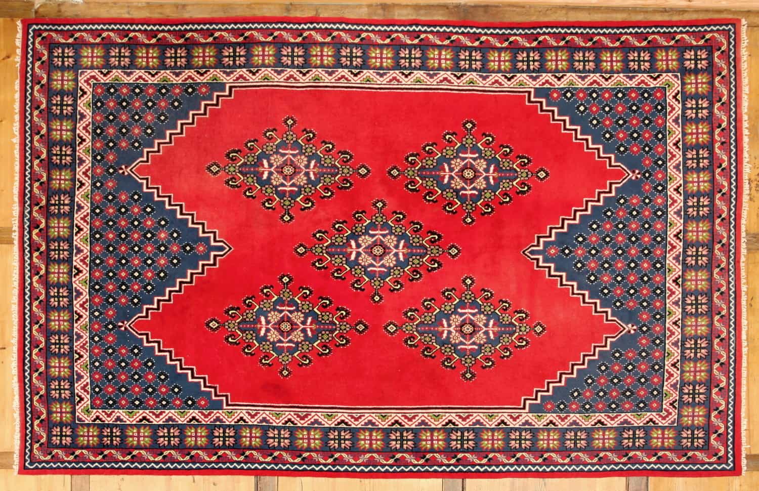 Tuniský ručně vázaný koberec 377 x 251 cm