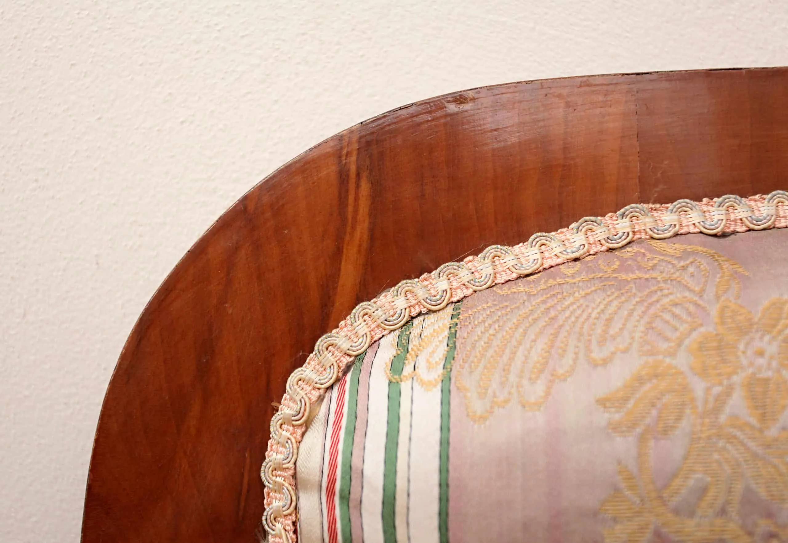 Sofa Biedermeier. Hedvábné čalounění. Řezbovaná - 4