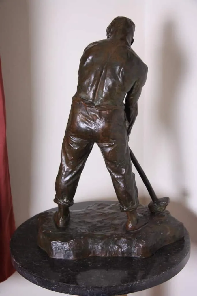 Bronzová socha muže. V. DEMANET - 3