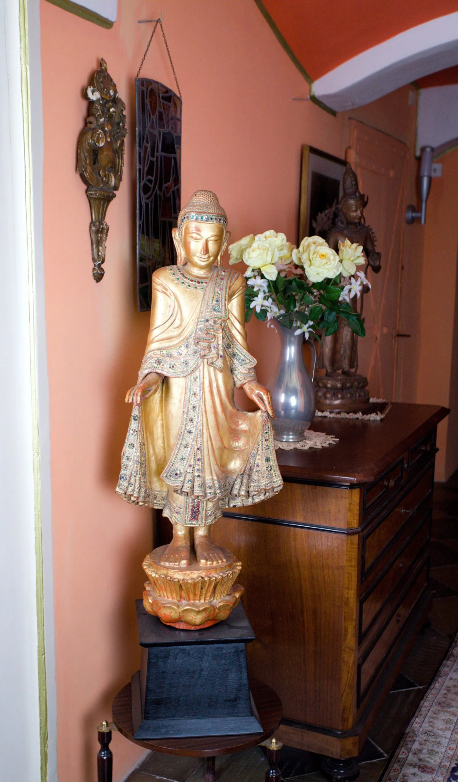 Velký Buddha na lotosovém květu - 2