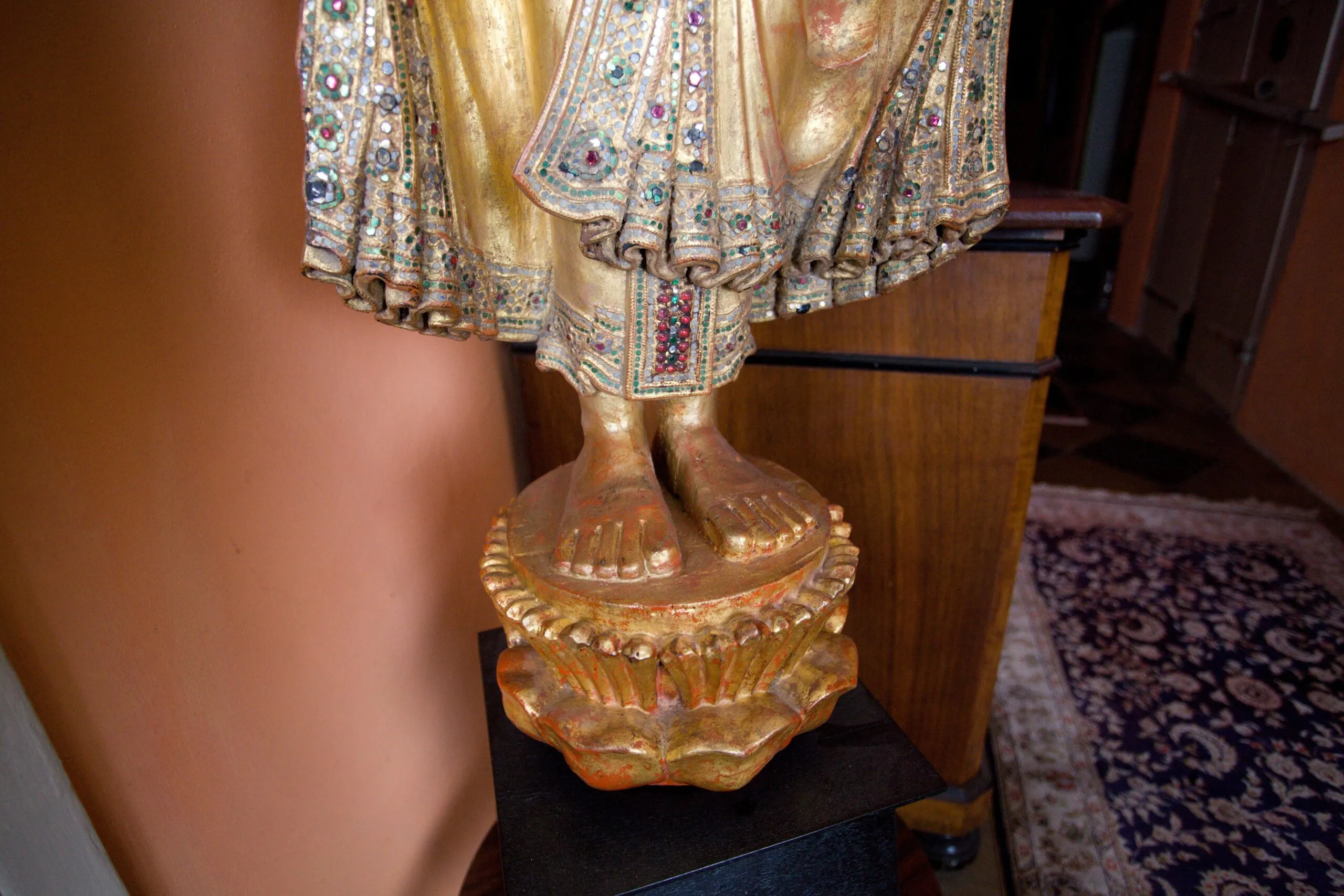 Velký Buddha na lotosovém květu - 6