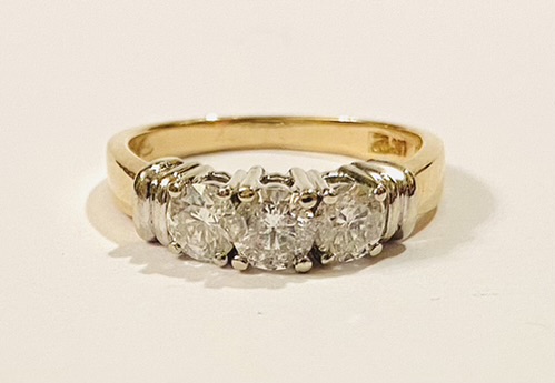 Prsten ze žlutého zlata se třemi diamanty 1,00 ct