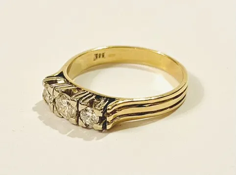 Zlatý prsten se třemi kvalitními diamanty 0,47 ct - 2